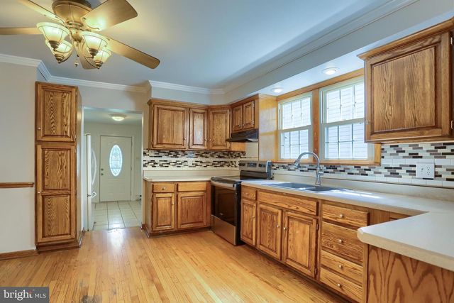 312 N BALTIMORE AVE, Mount Holly Springs, PA 17065