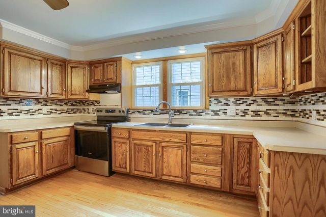 312 N BALTIMORE AVE, Mount Holly Springs, PA 17065