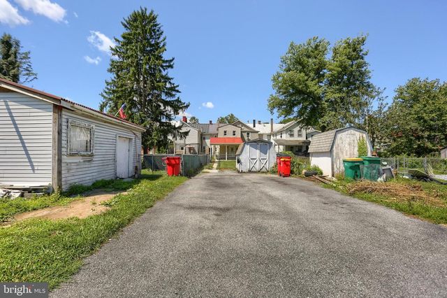 312 N BALTIMORE AVE, Mount Holly Springs, PA 17065
