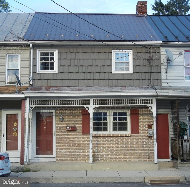 312 N BALTIMORE AVE, Mount Holly Springs, PA 17065
