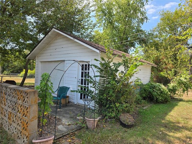 219 S 5th Street, Okemah, OK 74859