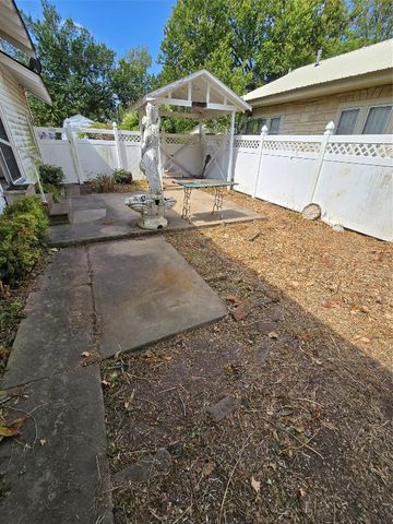 219 S 5th Street, Okemah, OK 74859