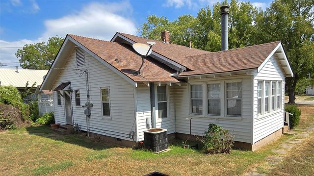 219 S 5th Street, Okemah, OK 74859