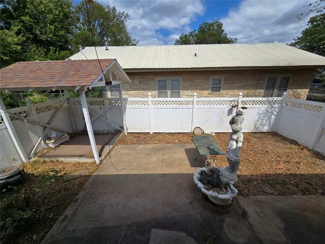 219 S 5th Street, Okemah, OK 74859