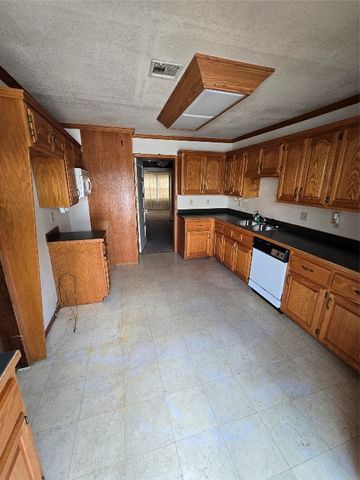 219 S 5th Street, Okemah, OK 74859