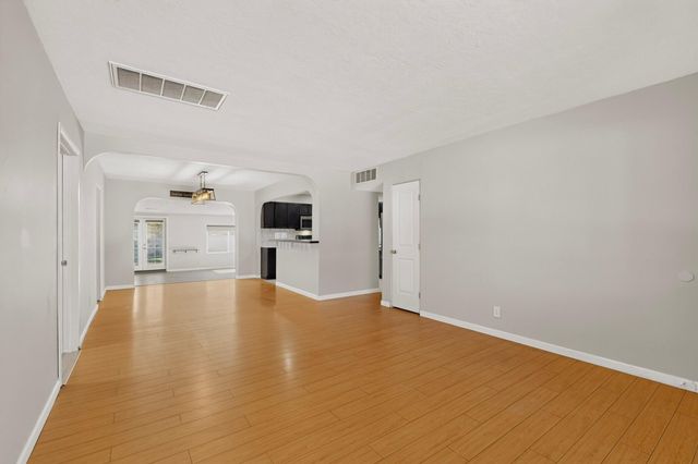 2506 General Bradley Street NE, Albuquerque, NM 87112