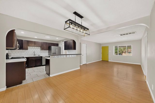 2506 General Bradley Street NE, Albuquerque, NM 87112