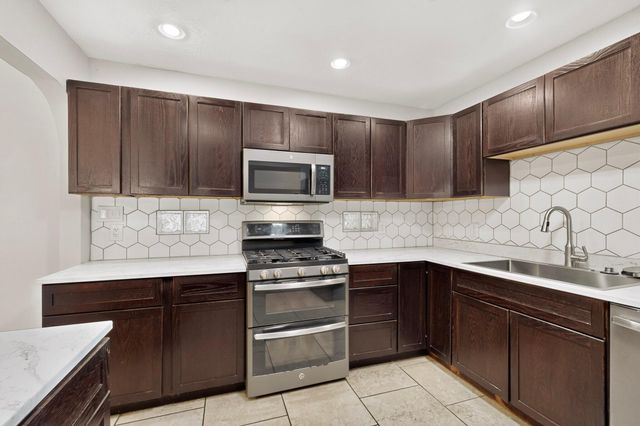2506 General Bradley Street NE, Albuquerque, NM 87112