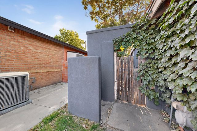 2506 General Bradley Street NE, Albuquerque, NM 87112