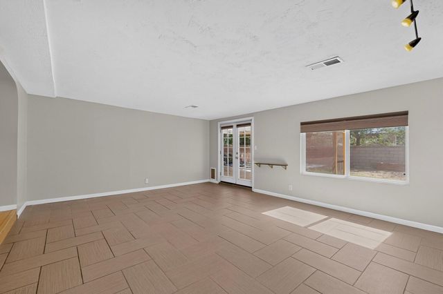 2506 General Bradley Street NE, Albuquerque, NM 87112