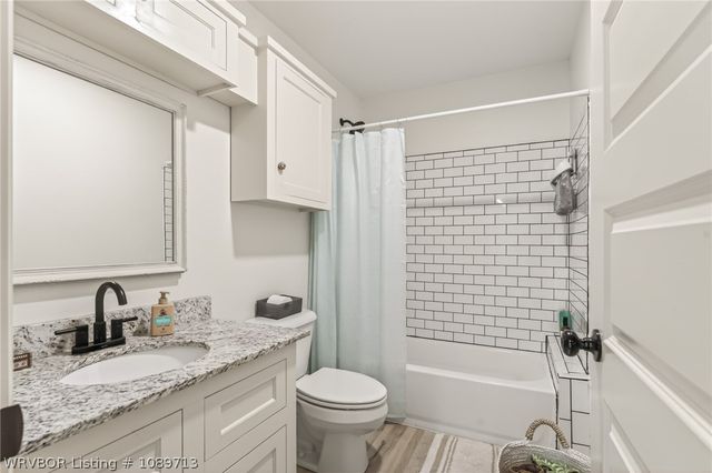 805 N 17th Street, Van Buren, AR 72947