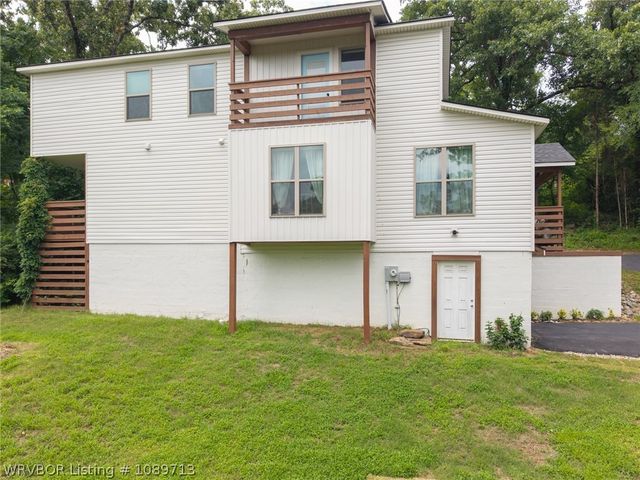 805 N 17th Street, Van Buren, AR 72947
