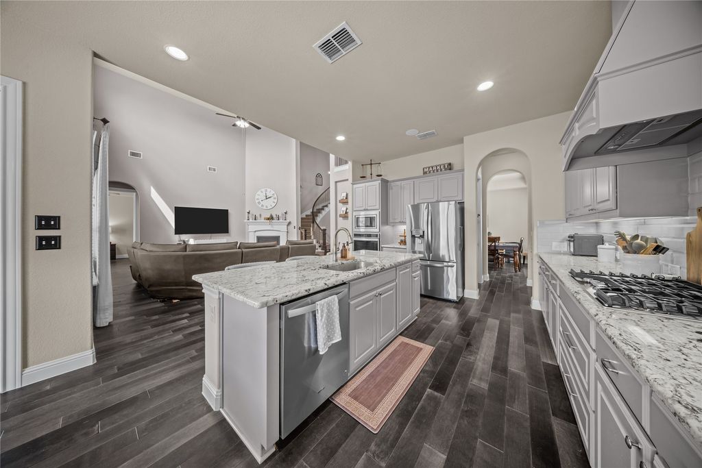 Image 14 of property listing at 6510 Loire Valley Drive, Rowlett, TX 75088
