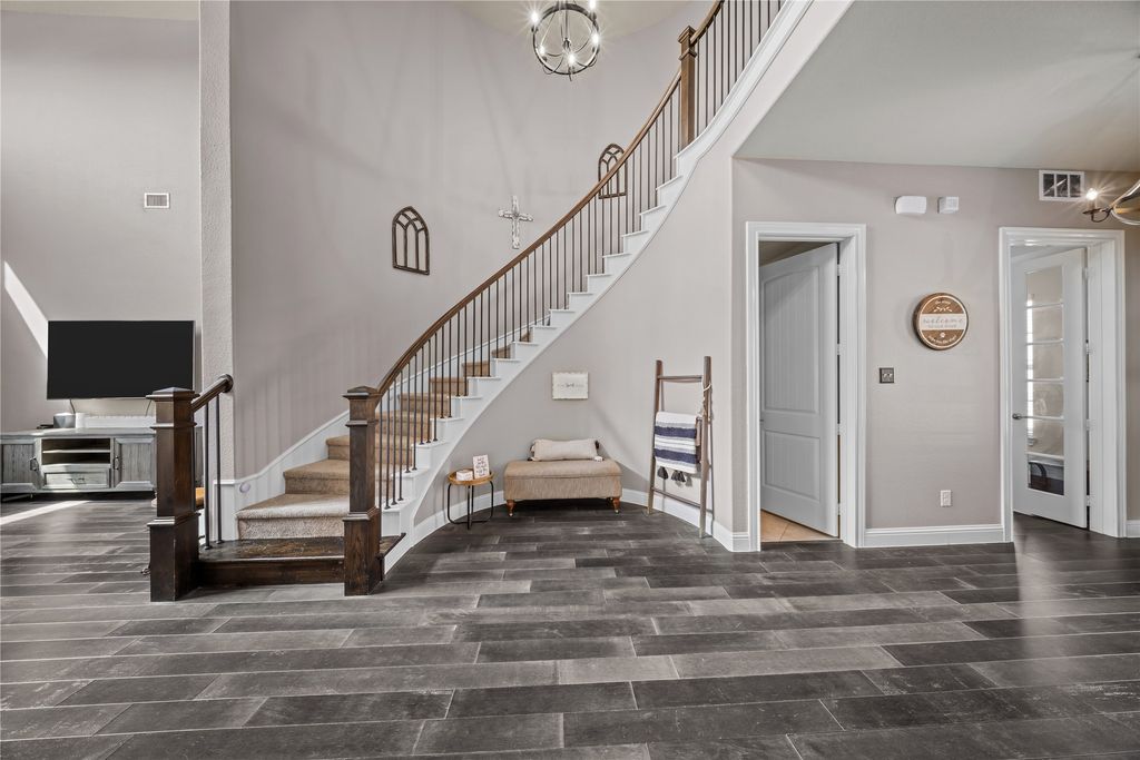 Image 17 of property listing at 6510 Loire Valley Drive, Rowlett, TX 75088