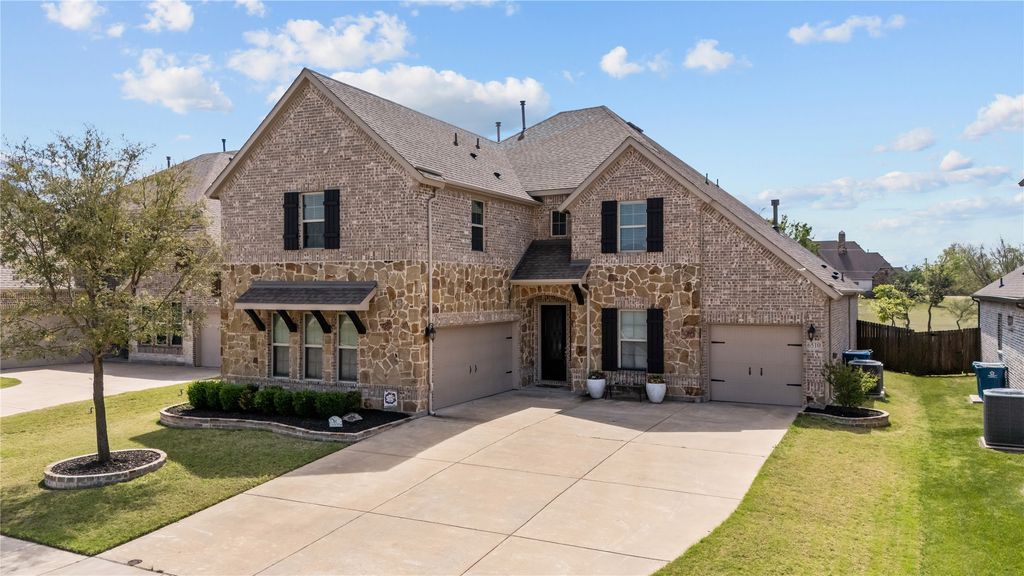 Image 2 of property listing at 6510 Loire Valley Drive, Rowlett, TX 75088