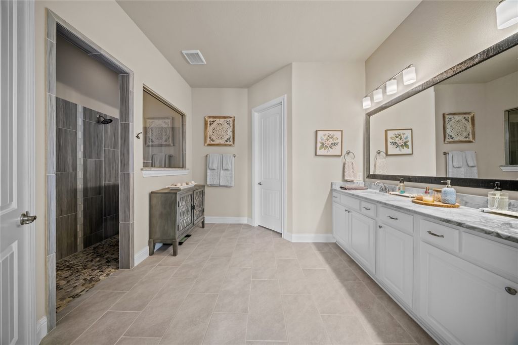 Image 21 of property listing at 6510 Loire Valley Drive, Rowlett, TX 75088