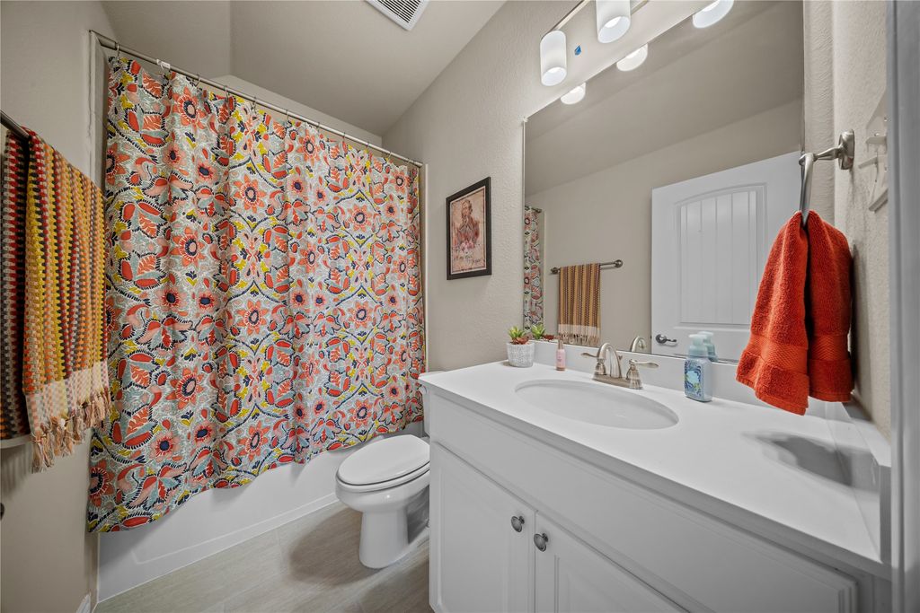 Image 31 of property listing at 6510 Loire Valley Drive, Rowlett, TX 75088