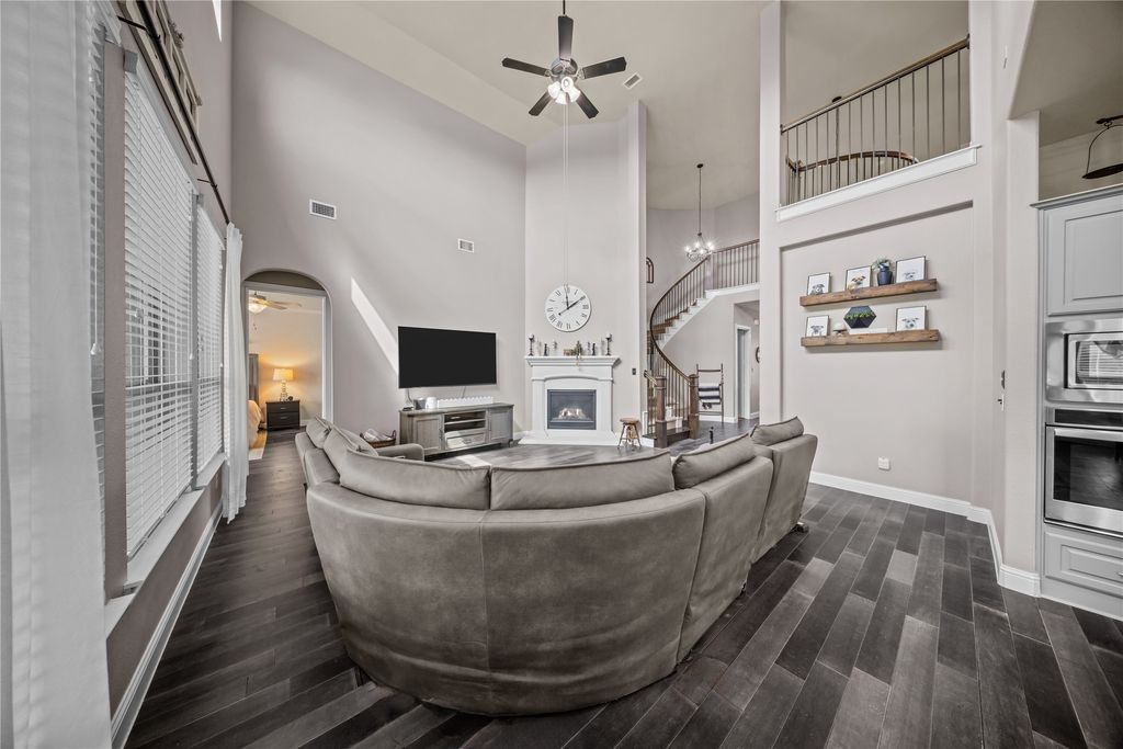 Image 5 of property listing at 6510 Loire Valley Drive, Rowlett, TX 75088