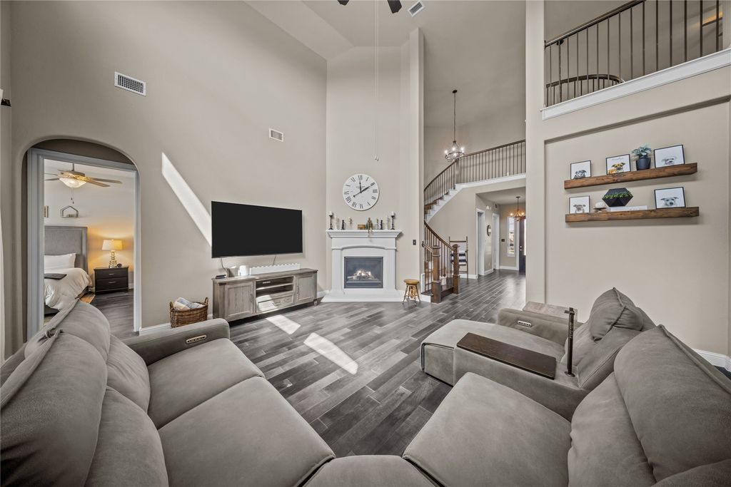 Image 6 of property listing at 6510 Loire Valley Drive, Rowlett, TX 75088