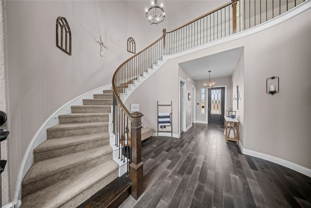 Image 7 of property listing at 6510 Loire Valley Drive, Rowlett, TX 75088