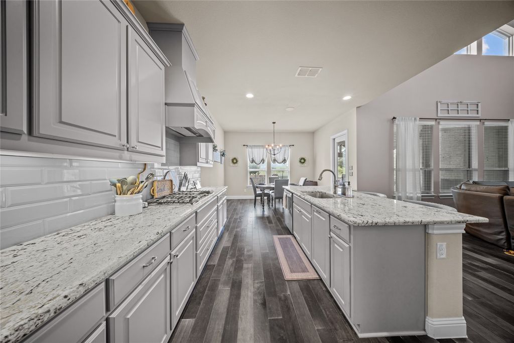 Image 9 of property listing at 6510 Loire Valley Drive, Rowlett, TX 75088