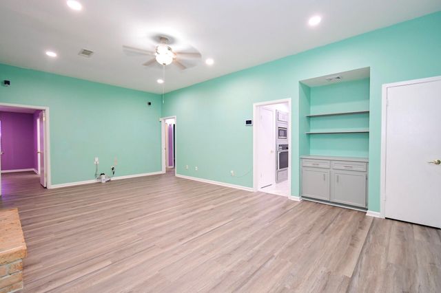 8615 Belle Park Drive, Houston, TX 77099