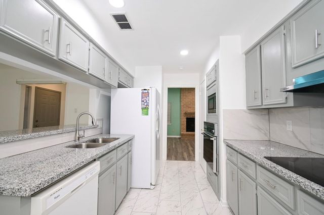 8615 Belle Park Drive, Houston, TX 77099