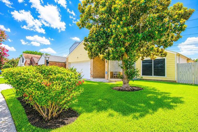 8615 Belle Park Drive, Houston, TX 77099