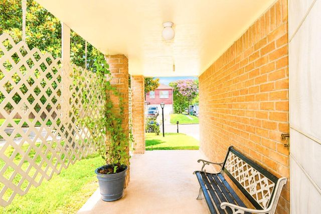 8615 Belle Park Drive, Houston, TX 77099