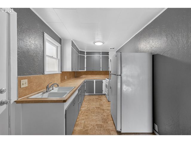 262 Nw CECIL Ave, Roseburg, OR 97470