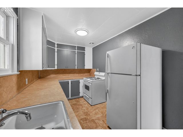 262 Nw CECIL Ave, Roseburg, OR 97470