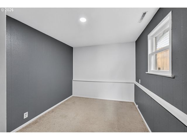 262 Nw CECIL Ave, Roseburg, OR 97470