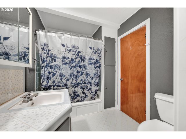 262 Nw CECIL Ave, Roseburg, OR 97470