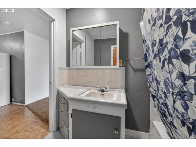 262 Nw CECIL Ave, Roseburg, OR 97470