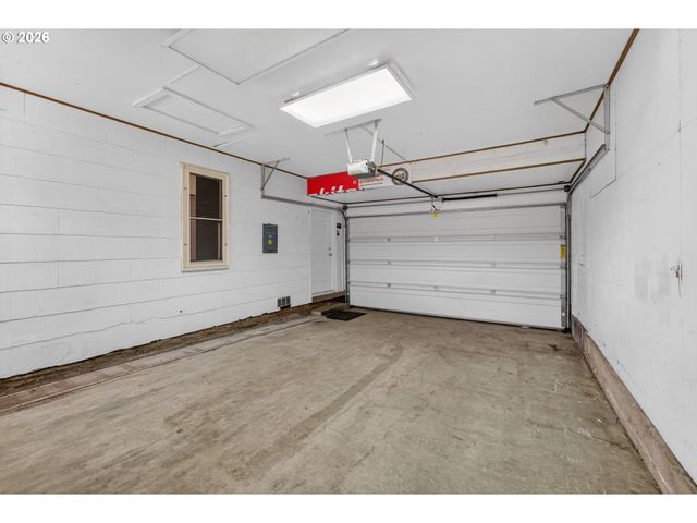 262 Nw CECIL Ave, Roseburg, OR 97470