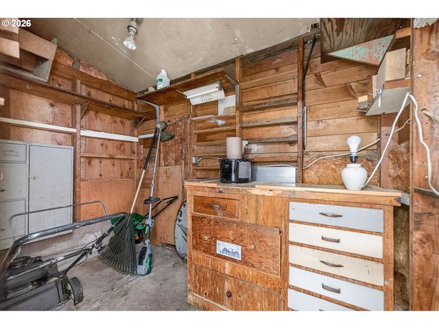 262 Nw CECIL Ave, Roseburg, OR 97470