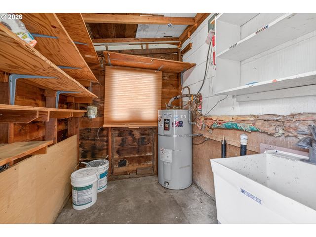 262 Nw CECIL Ave, Roseburg, OR 97470