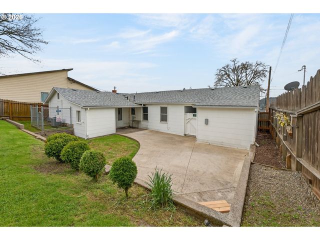 262 Nw CECIL Ave, Roseburg, OR 97470