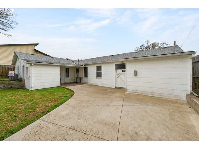 262 Nw CECIL Ave, Roseburg, OR 97470