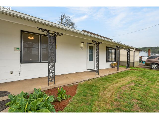 262 Nw CECIL Ave, Roseburg, OR 97470
