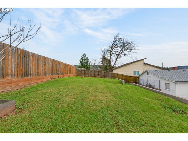 262 Nw CECIL Ave, Roseburg, OR 97470