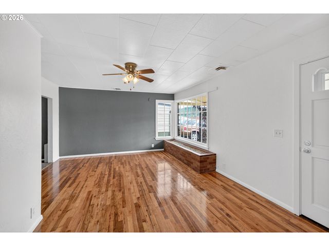 262 Nw CECIL Ave, Roseburg, OR 97470