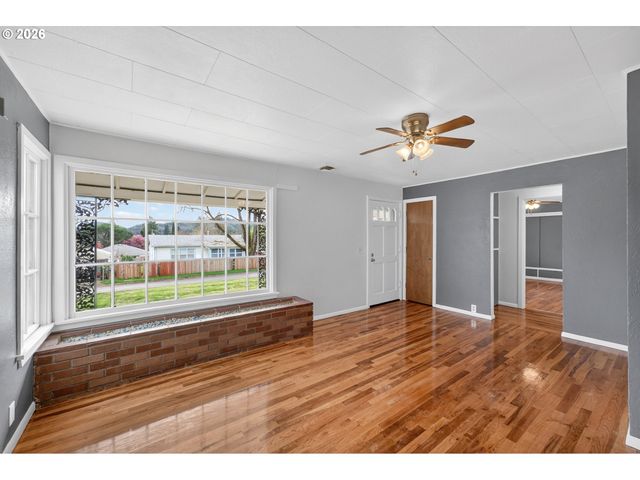 262 Nw CECIL Ave, Roseburg, OR 97470