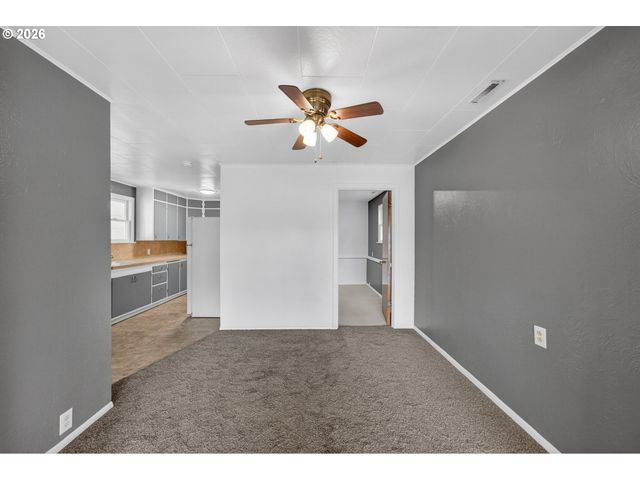 262 Nw CECIL Ave, Roseburg, OR 97470