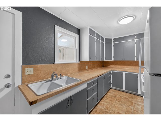 262 Nw CECIL Ave, Roseburg, OR 97470