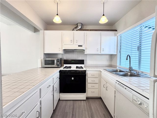 4034 Gold Coast Drive, Las Vegas, NV 89121