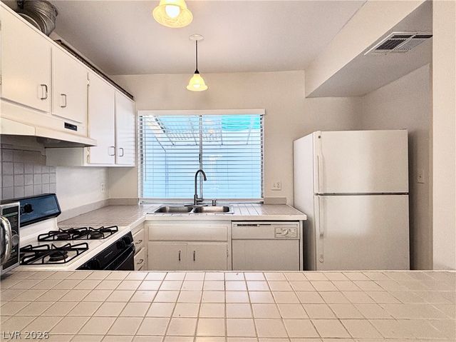 4034 Gold Coast Drive, Las Vegas, NV 89121