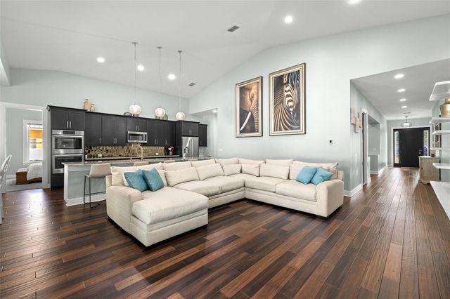 3211 MORAN ROAD, Tampa, FL 33618