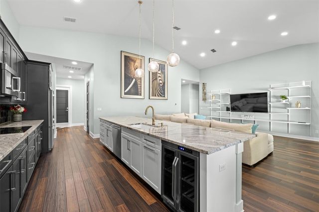 3211 MORAN ROAD, Tampa, FL 33618