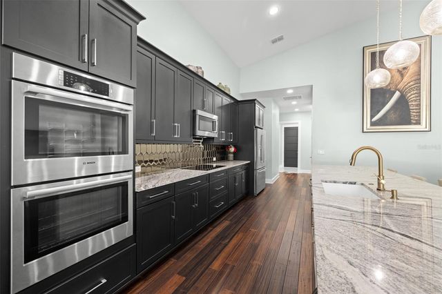 3211 MORAN ROAD, Tampa, FL 33618